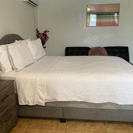 Cozy Studio…With Private Entrance Las Vegas Exterior photo