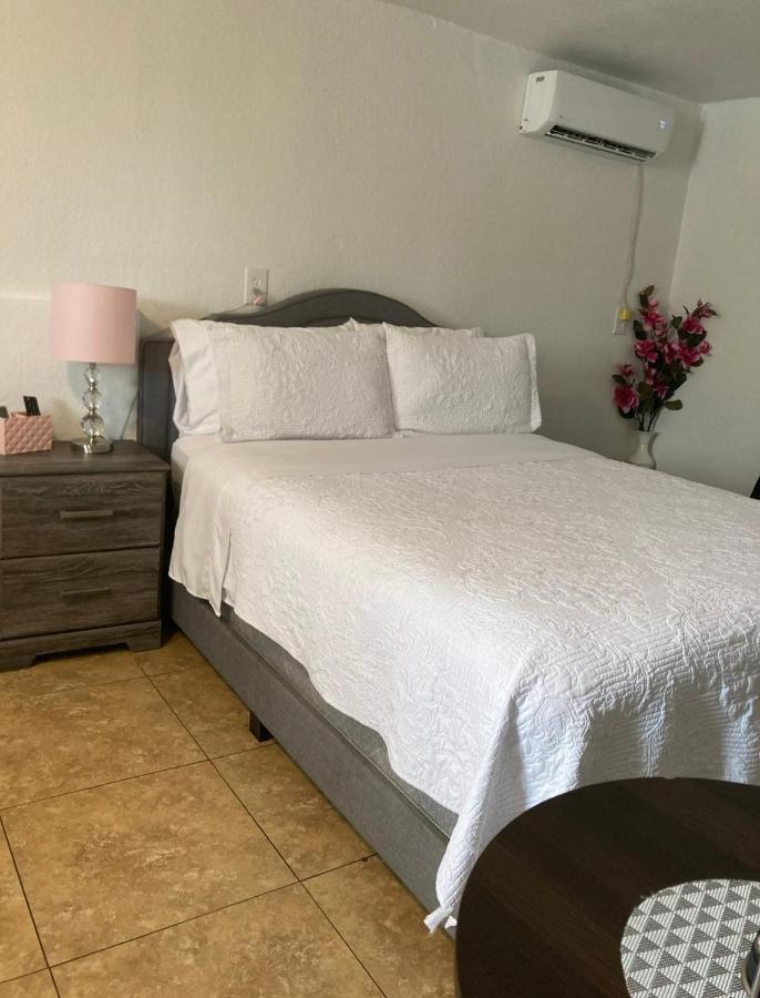 Cozy Studio…With Private Entrance Las Vegas Exterior photo